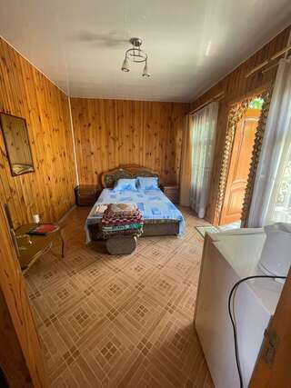 Гостиница Blooming Garden Алушта Бюджетный двухместный номер с 1 кроватью-2